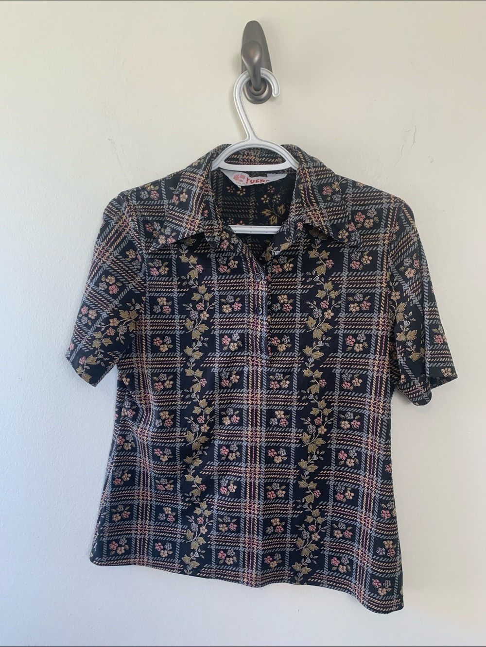 Tyebs Vintage Stretch Floral Print Ladies Short Sleeve Top Black w Pink, Gold
